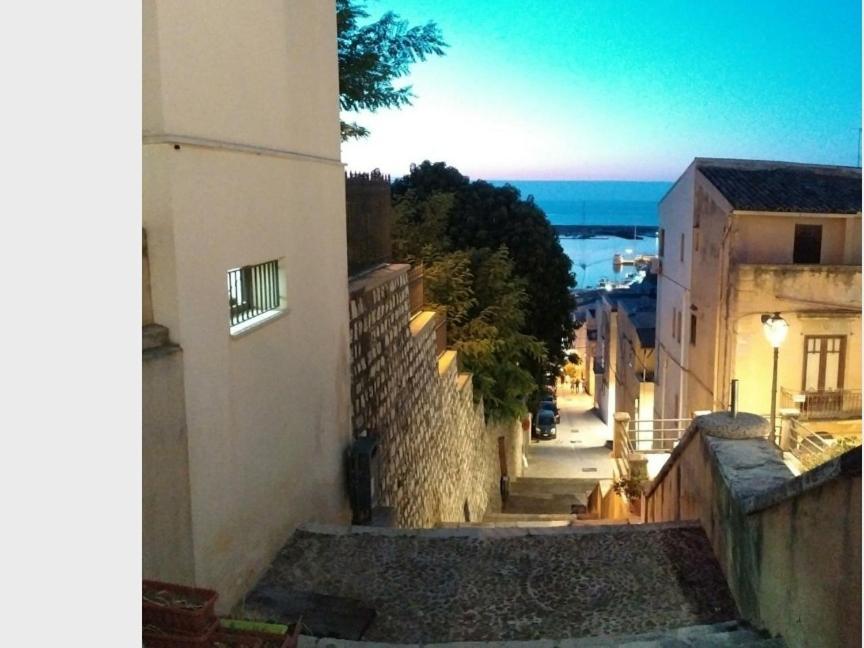 קאסטלמארה דל גולפו Casa Vacanza Isola Sul Mare מראה חיצוני תמונה
