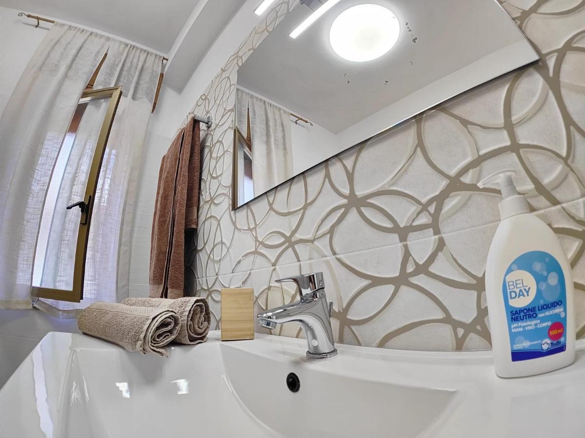 קאסטלמארה דל גולפו Casa Vacanza Isola Sul Mare מראה חיצוני תמונה